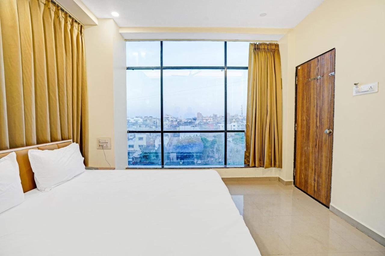 Collection O 83775 Hotel 4King Súrat Exteriér fotografie