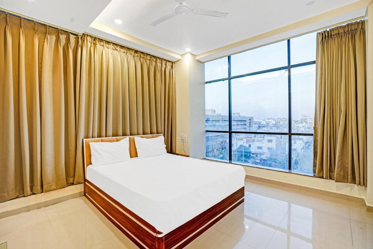 Collection O 83775 Hotel 4King Súrat Exteriér fotografie